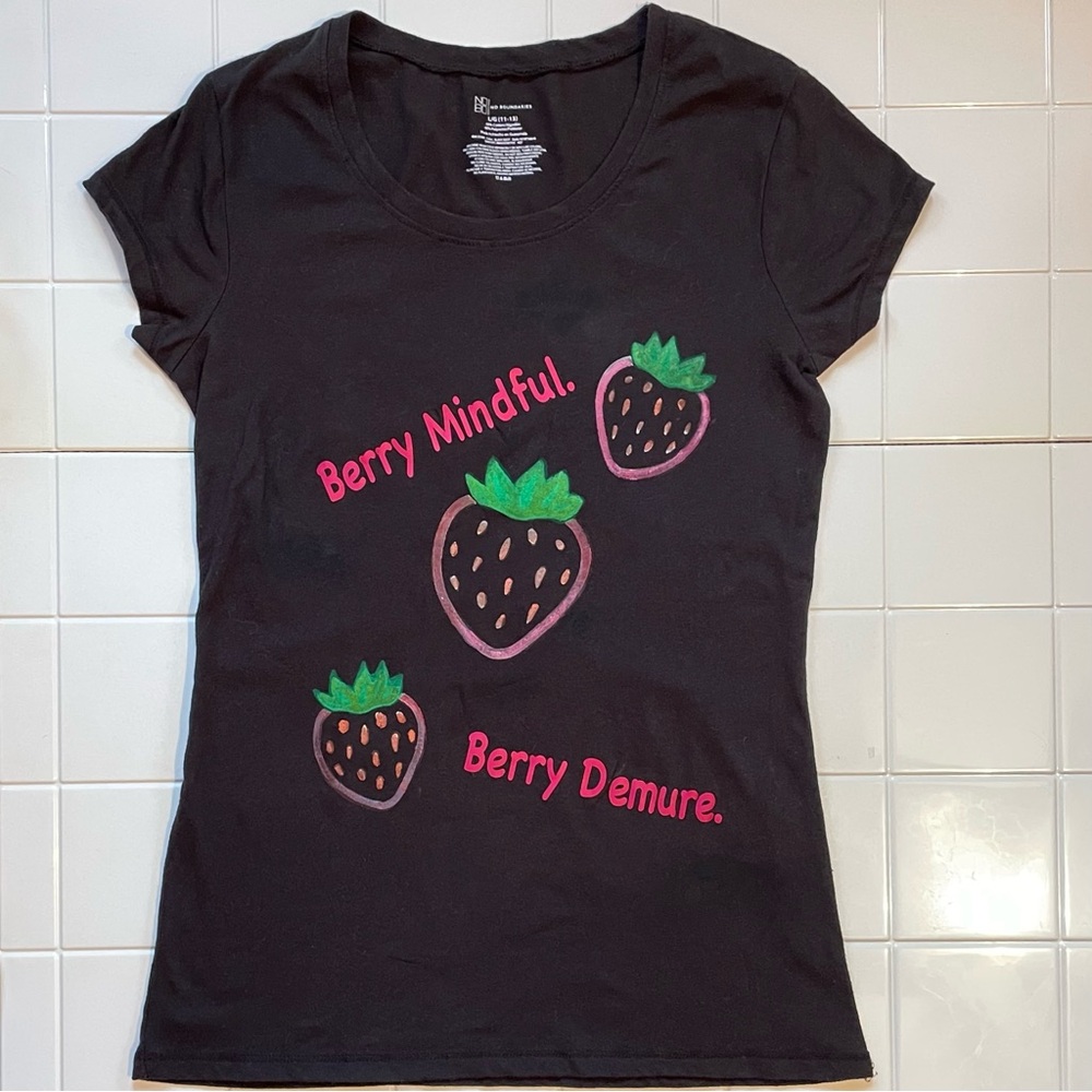 🍓Black T-Shirt Strawberry Print Cute Upcycled Pop Mindful Demure Size L 🍓